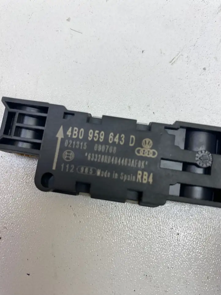 Audi A3/S3 8P (2008 - 2013) 4B0959643D Датчик удара SRS — фото 3