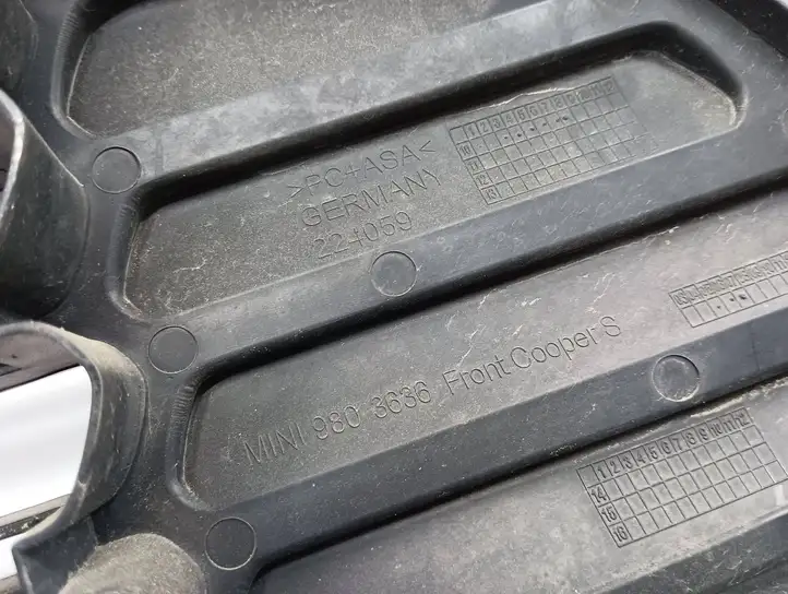 Mini Cooper Countryman R60 (2010 - 2016) 9803636 Передняя решетка — фото 2