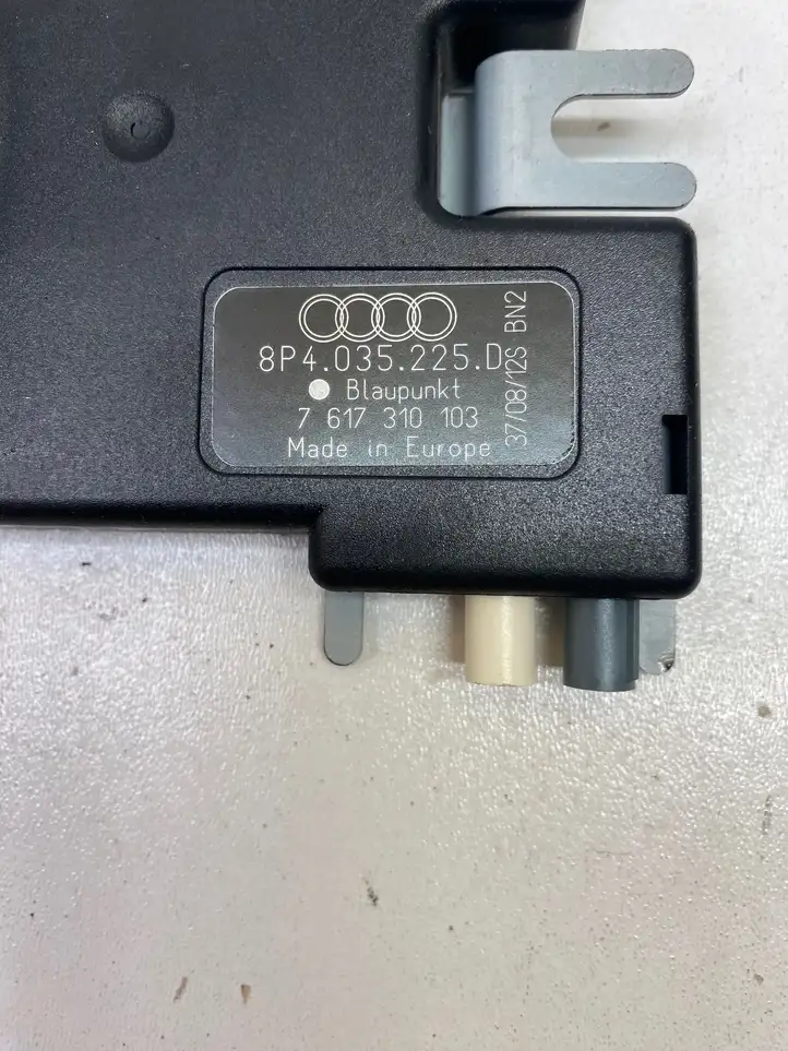Audi A3/S3 8P (2008 - 2013) 8P4035225D Усилитель антенны — фото 3