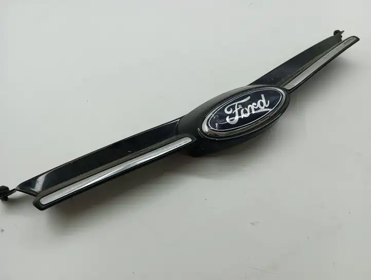Ford Focus (2011 - 2015) BM518A133CJ Верхняя решетка радиатора — фото 2