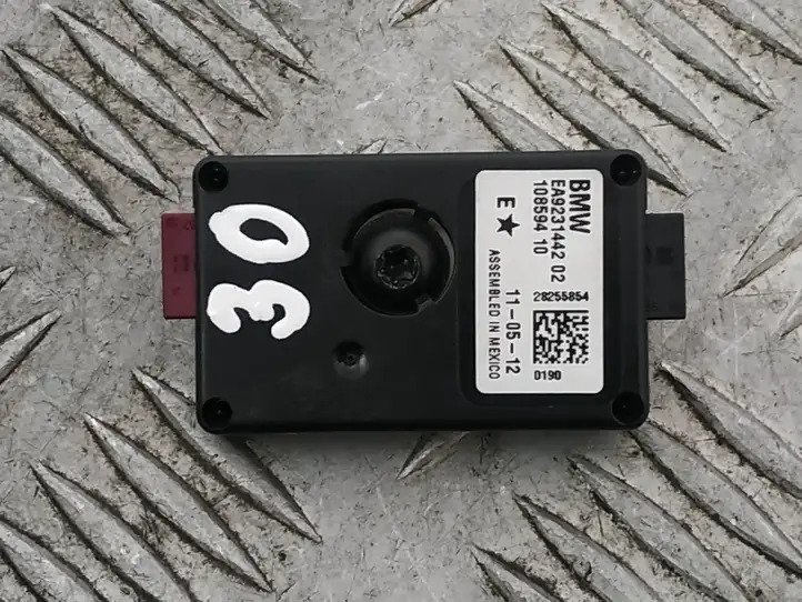 BMW 3 F30 F35 F31 (2012 - 2018) EA9231442 Усилитель антенны — фото 1