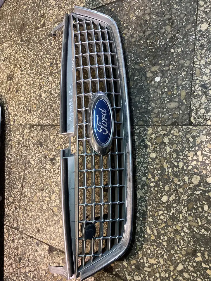 Ford Mondeo MK IV (2007 - 2014) Верхняя решетка радиатора — фото 1