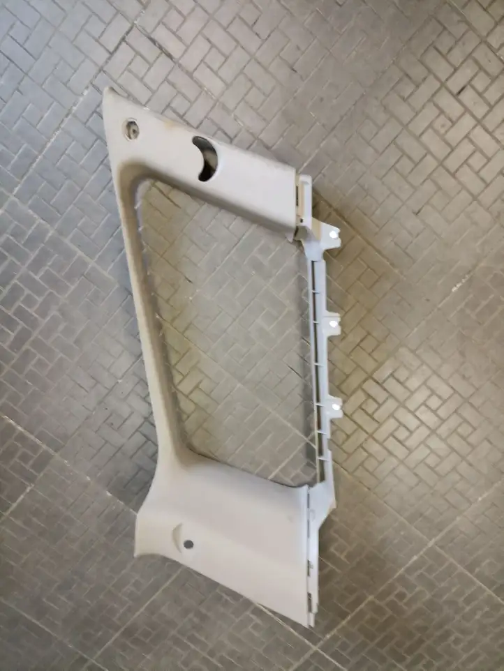 Mitsubishi Grandis (2003 - 2012) MR576119 Облицовка заднего бокового стекла — фото 1