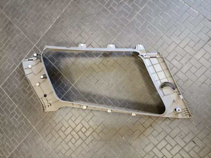 Mitsubishi Grandis (2003 - 2012) MR576119 Облицовка заднего бокового стекла — фото 4
