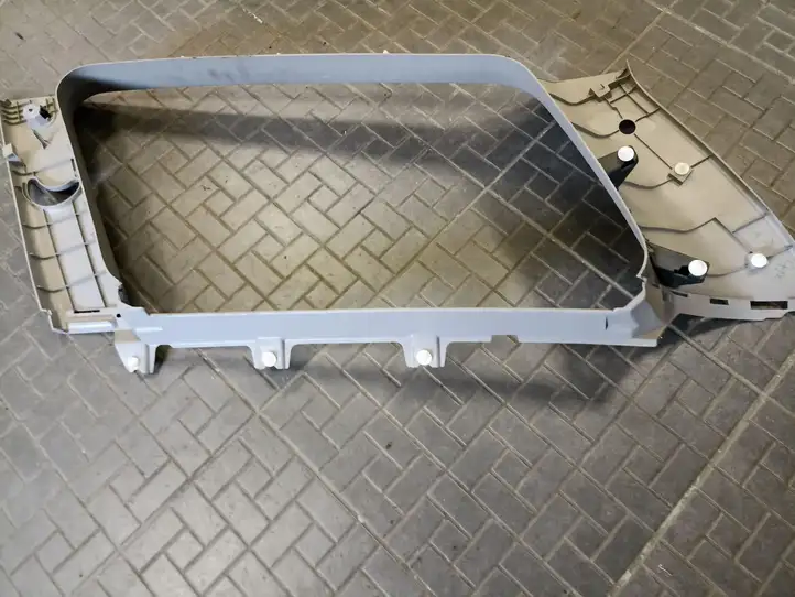Mitsubishi Grandis (2003 - 2012) MR576119 Облицовка заднего бокового стекла — фото 5
