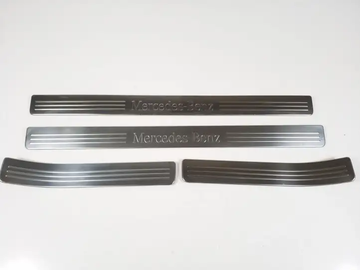 Mercedes-Benz C W204 (2007 - 2014) Внутренняя отделка переднего порога — фото 1