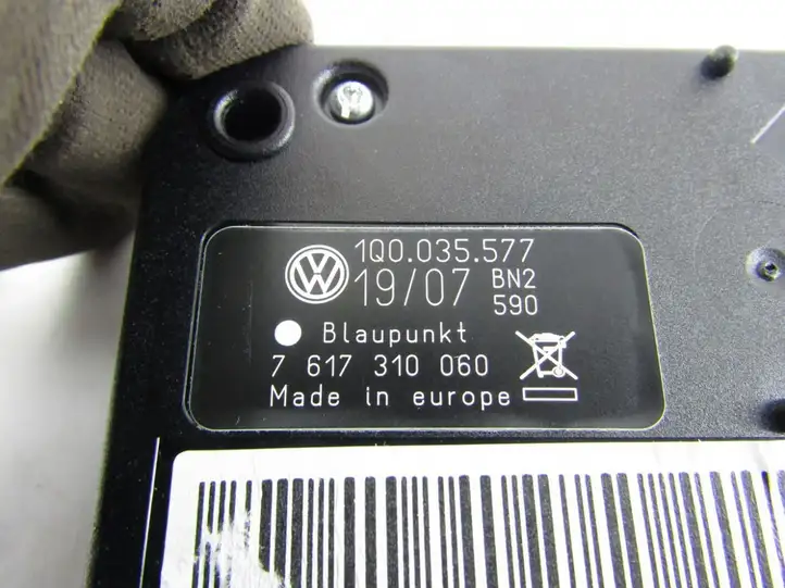 Volkswagen Eos (2006 - 2010) Усилитель антенны — фото 2