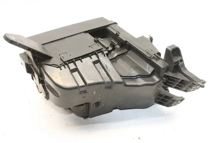 Toyota RAV 4 (XA40) (2012 - 2018) Блок монтирования реле — фото 4
