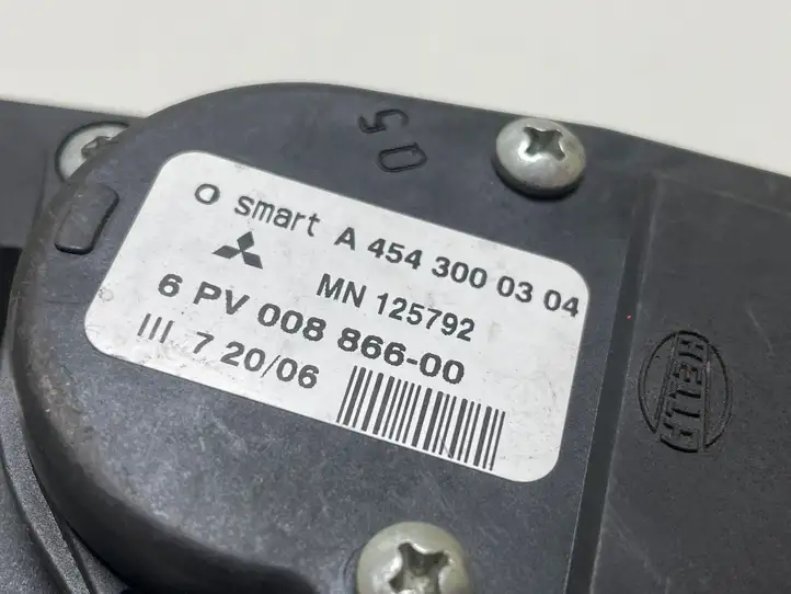 Mitsubishi Colt (2004 - 2008) A4543000304 Педаль акселератора — фото 3