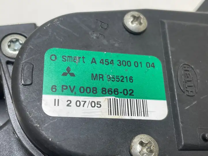 Mitsubishi Colt (2004 - 2008) MR955216 Педаль акселератора — фото 3