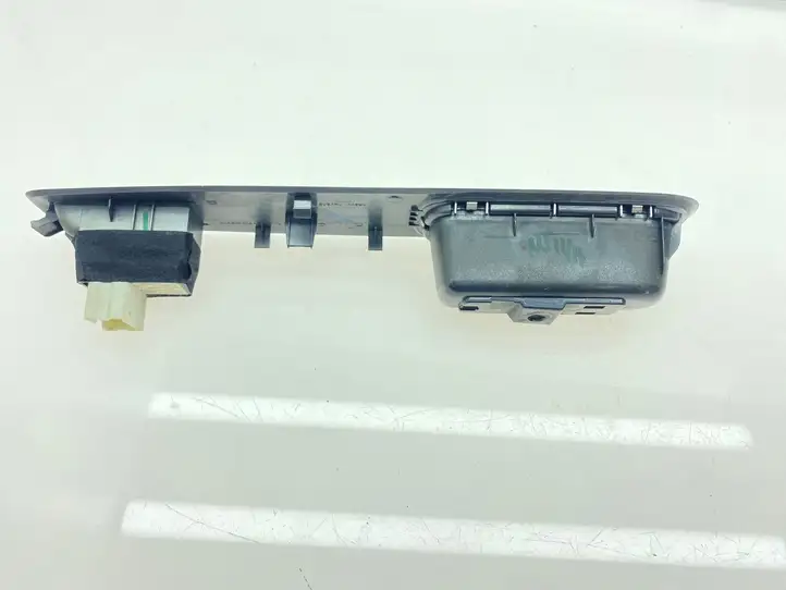 Subaru B9 Tribeca (2004 - 2007) 94266XA03A Блок кнопок стеклоподъемников — фото 2