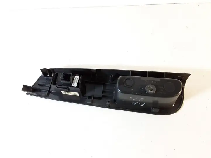 Toyota Corolla E120 E130 (2000 - 2004) 8481002040 Кнопка стеклоподъемников — фото 3