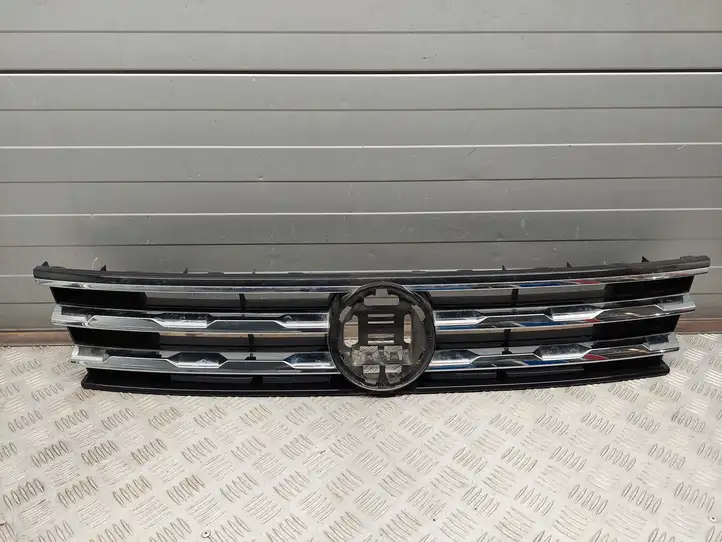 Volkswagen Tiguan Allspace (2017 - ) 5NG853653 Передняя решетка — фото 1