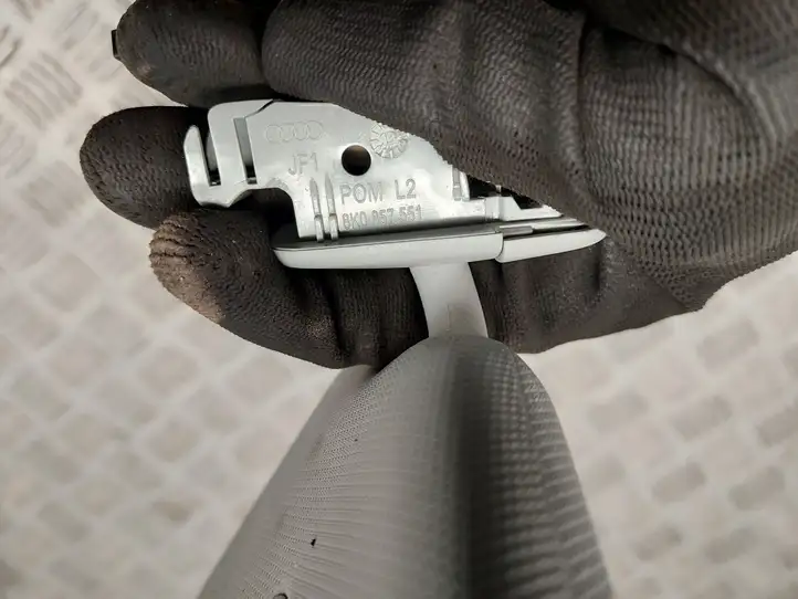 Audi Q5 (2012 - 2017)  8K0857551 Щиток от солнца