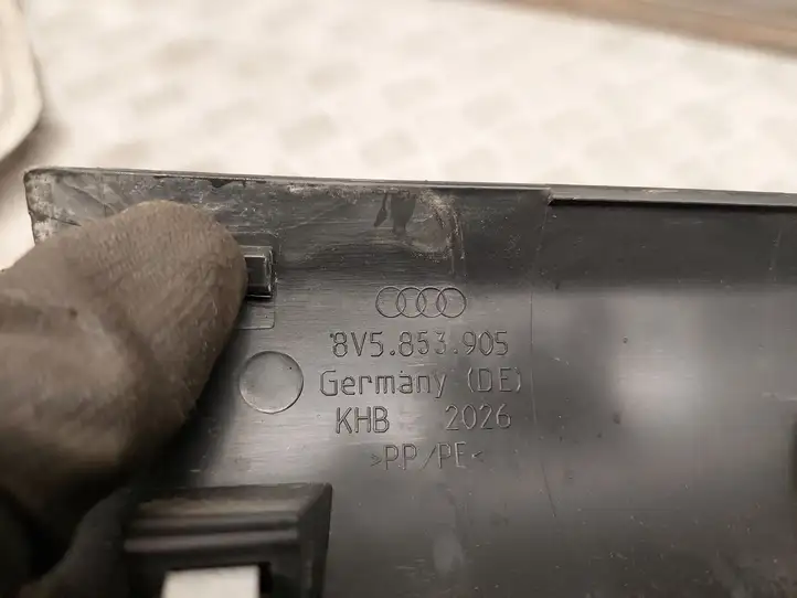 Audi A3/S3 8V (2012 - 2016) 8V5853905 Нижняя обшивка стойки B — фото 3
