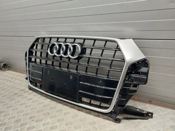 Audi Q5 SQ5 (2012 - 2017) 8U0853653M Верхняя решетка радиатора — фото 3