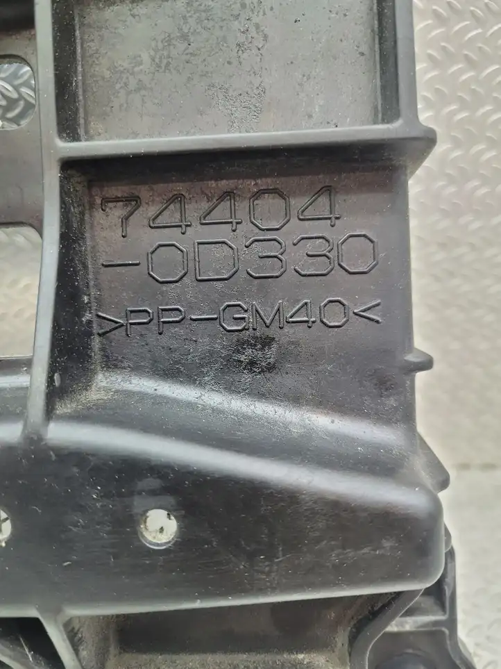 Toyota Yaris XP210 (2020 - ) 744040D330 Площадка аккумулятора — фото 2
