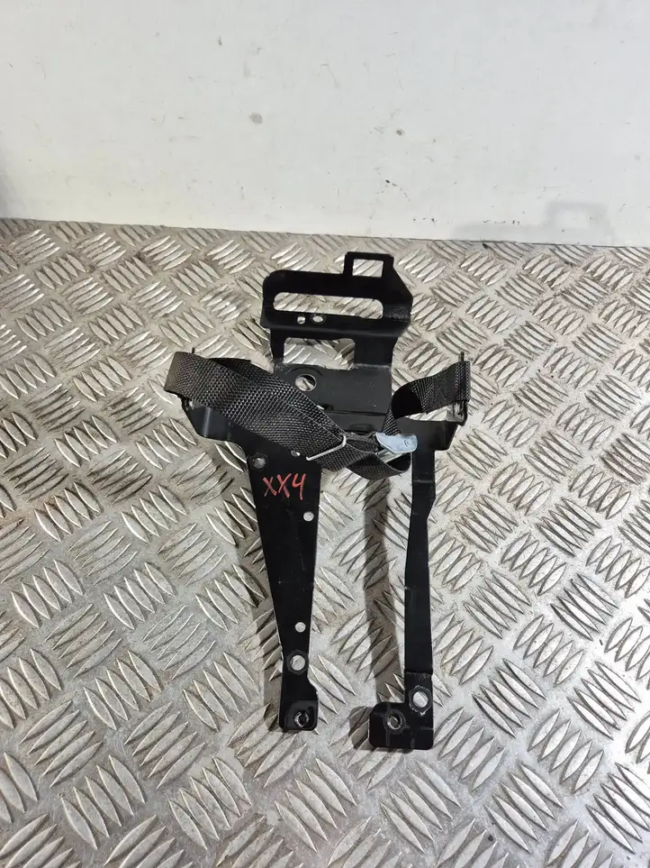 Volvo XC40 (2017 - ) 32132633 Держатель аккумулятора — фото 1