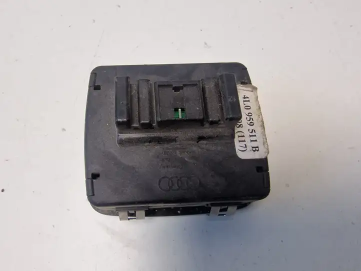 Audi Q7 4L (2005 - 2009) 4L0959511B Кнопка фаркопа в багажнике — фото 2