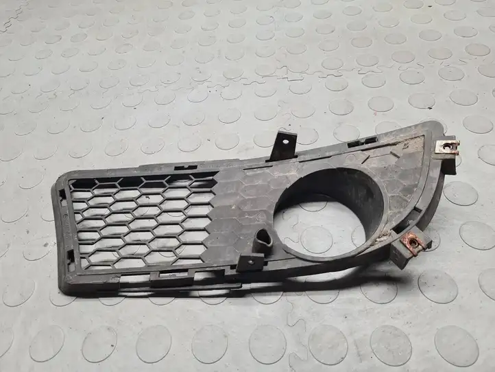 BMW 3 E90 E91 (2005 - 2012) 7891395 Решетка противотуманной фары — фото 2