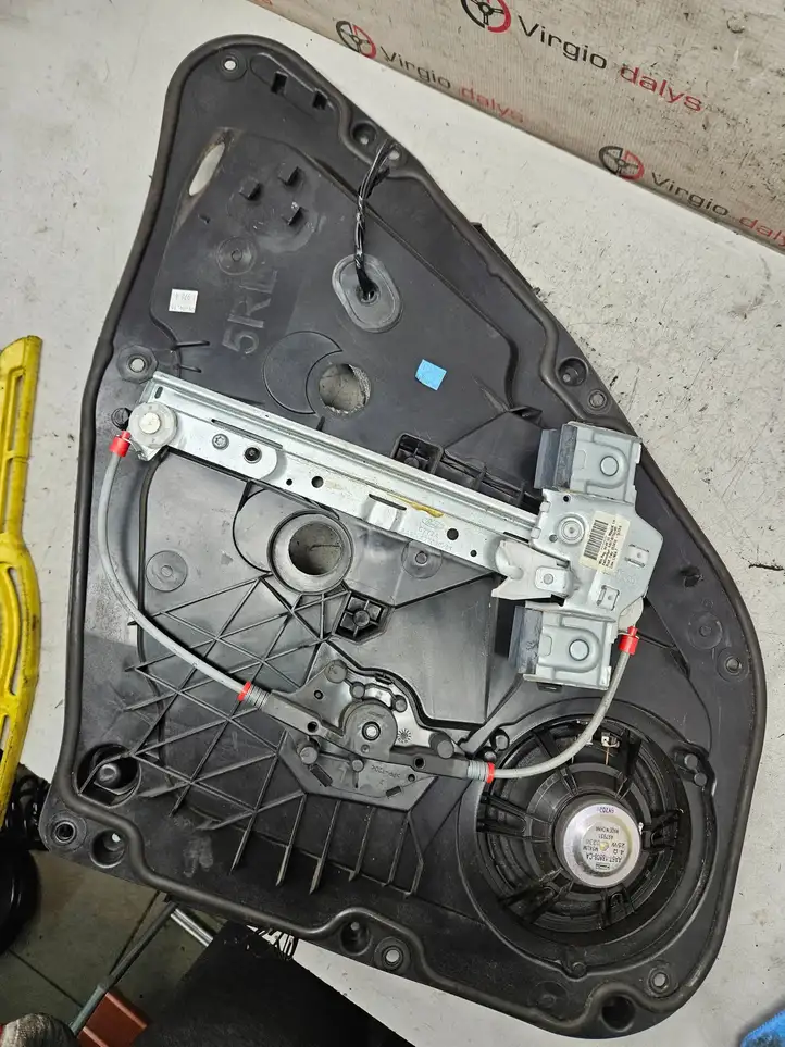 Ford Fiesta (2013 - 2017) C1BBA045H23AC Механический стеклоподъемник передней двери — фото 4