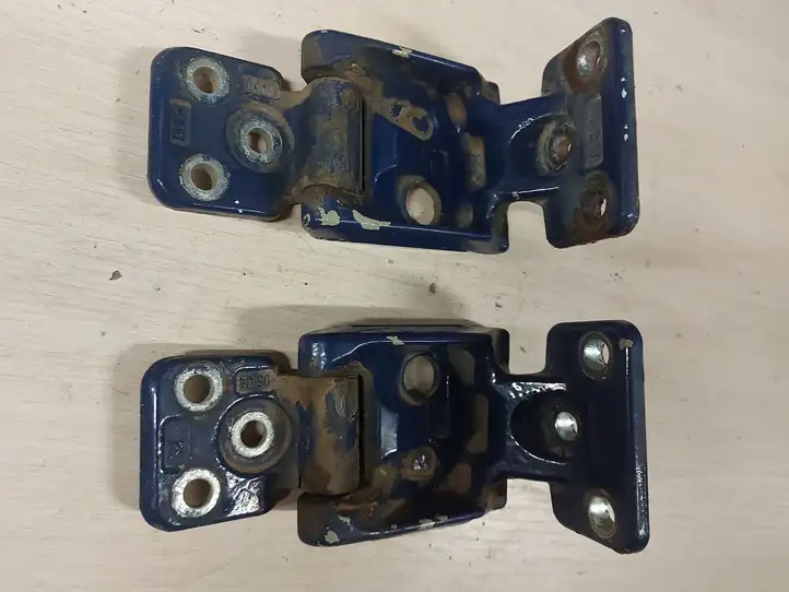 Volkswagen Crafter (2006 - 2016) Нижняя петля задней двери — фото 5