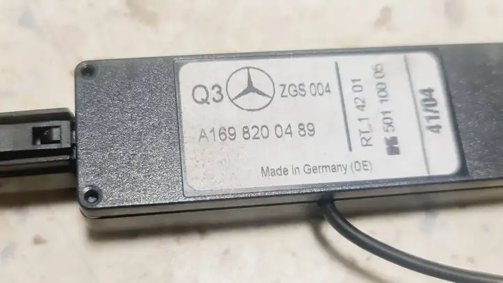 Mercedes-Benz A W169 (2004 - 2012) A1698200489 Усилитель антенны — фото 3