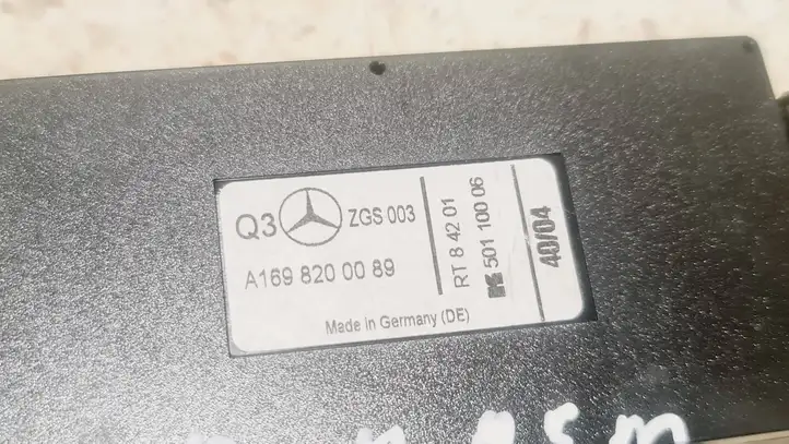 Mercedes-Benz A W169 (2004 - 2012) A1698200089 Усилитель антенны — фото 3