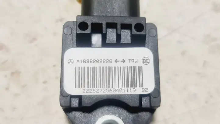Mercedes-Benz A W169 (2004 - 2012) A1698202226 Датчик удара SRS — фото 3