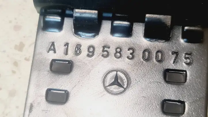 Mercedes-Benz A W169 (2004 - 2012) 1695830075 Прочие детали салона — фото 3