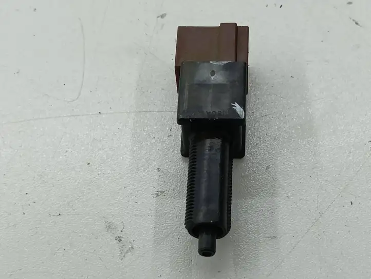 Nissan X-Trail T31 (2007 - 2014)   Датчик тормозной педали