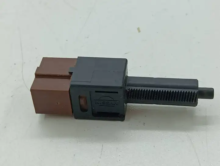 Nissan X-Trail T31 (2007 - 2014)   Датчик тормозной педали