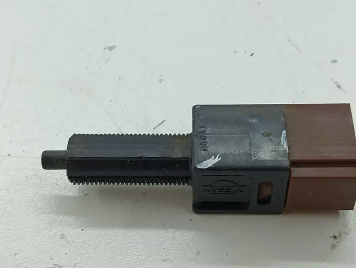 Nissan X-Trail T31 (2007 - 2014)   Датчик тормозной педали