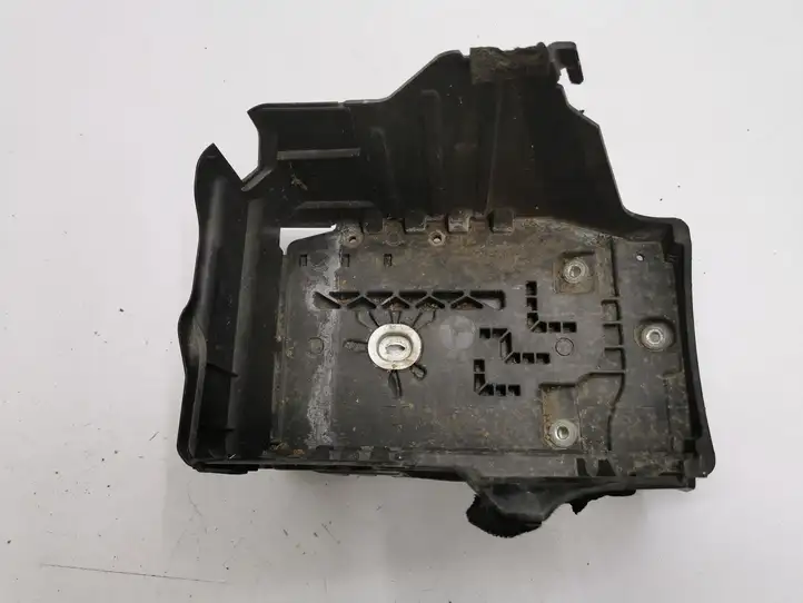 Toyota Corolla Verso AR10 (2004 - 2009) 31335432 Площадка аккумулятора — фото 4
