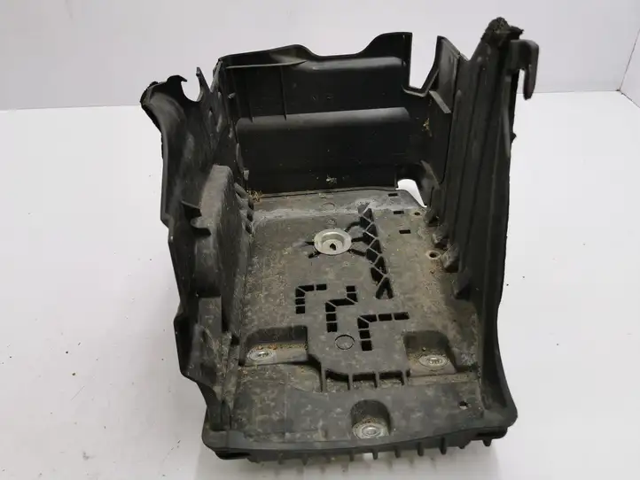 Toyota Corolla Verso AR10 (2004 - 2009) 31335432 Площадка аккумулятора — фото 5