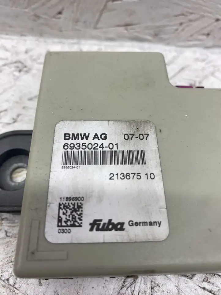 BMW 3 E90 E91 (2005 - 2012) 693502401 Усилитель антенны — фото 3