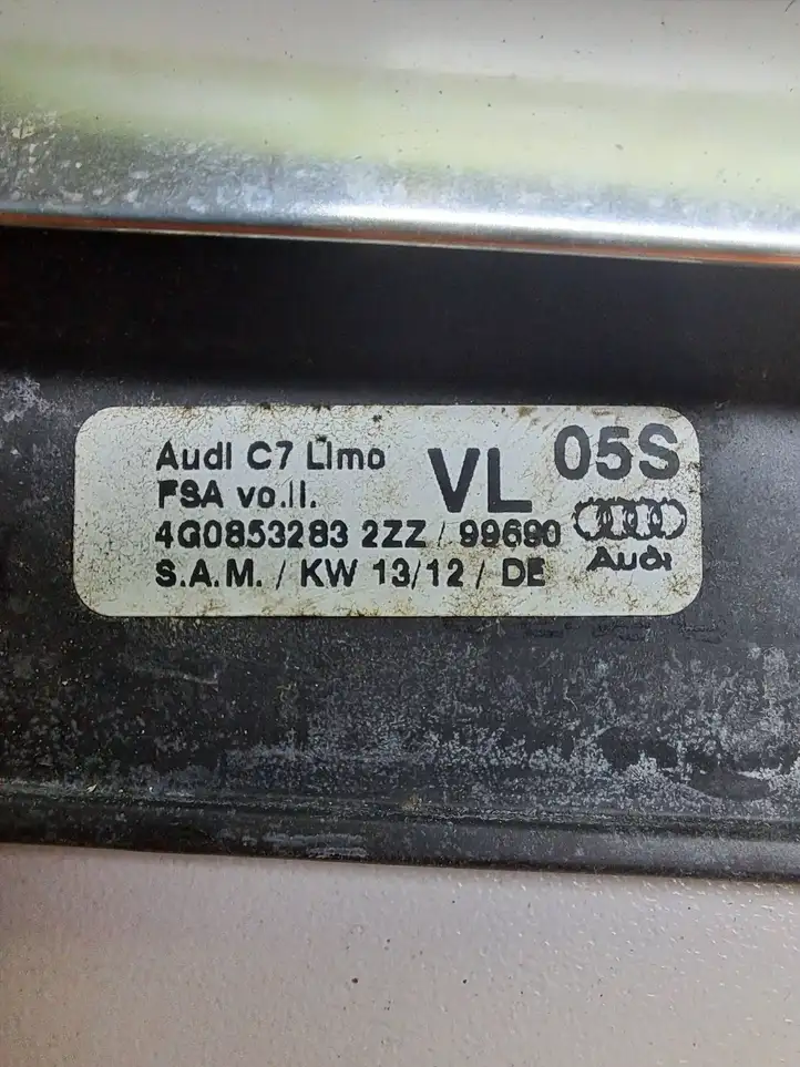Audi A6 C7 (2011 - 2014) 4G0853283 Накладка стекла передней двери — фото 3
