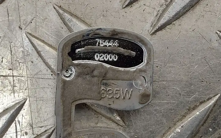 Toyota Yaris (2014 - 2019) 7544402000 Эмблема производителя — фото 3