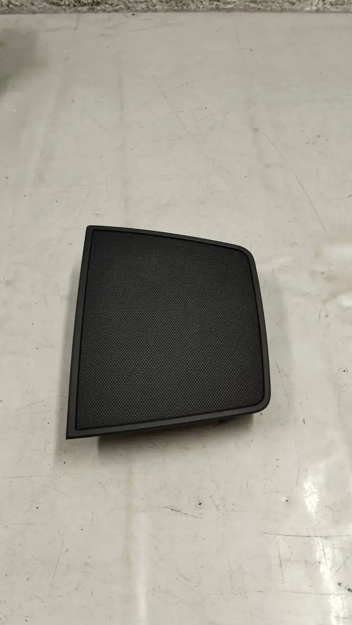 Maserati Ghibli (2013 - 2017) 670001677 Накладка центрального динамика — фото 4