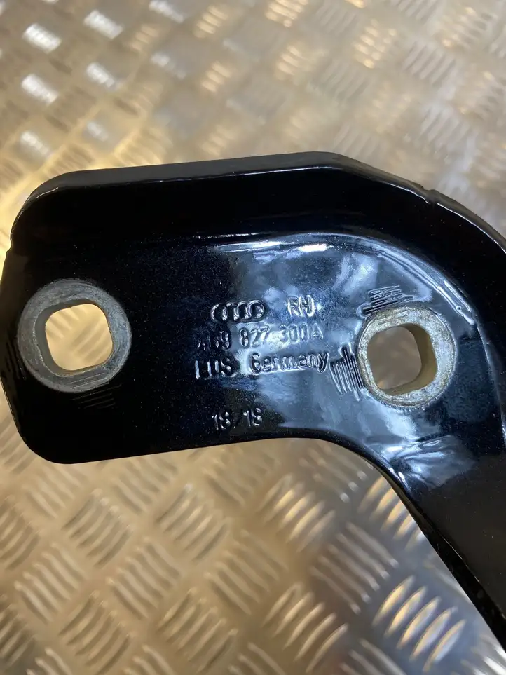 Audi A6 C7 (2014 - 2018) 4B9827300A Петли крышки багажника — фото 4
