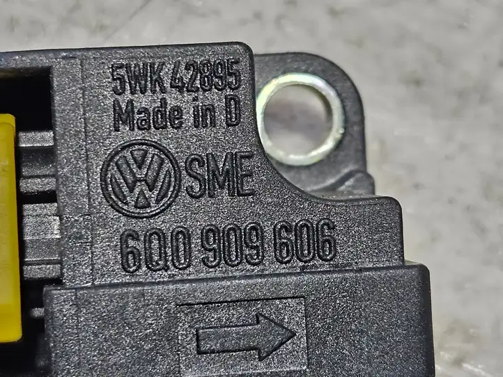 Skoda Octavia Mk1 (1U) (1996 - 2004) 6Q0909606 Датчик удара SRS — фото 3
