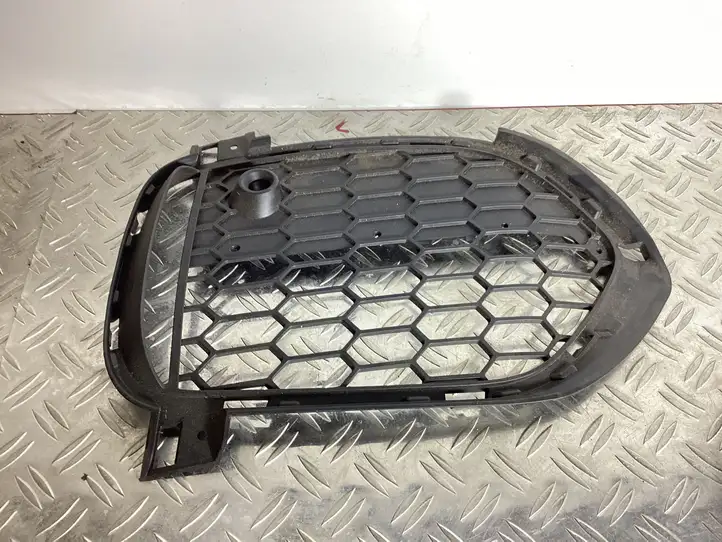 BMW X5 F15 (2013 - 2017) 51118053864 Решетка противотуманной фары — фото 1