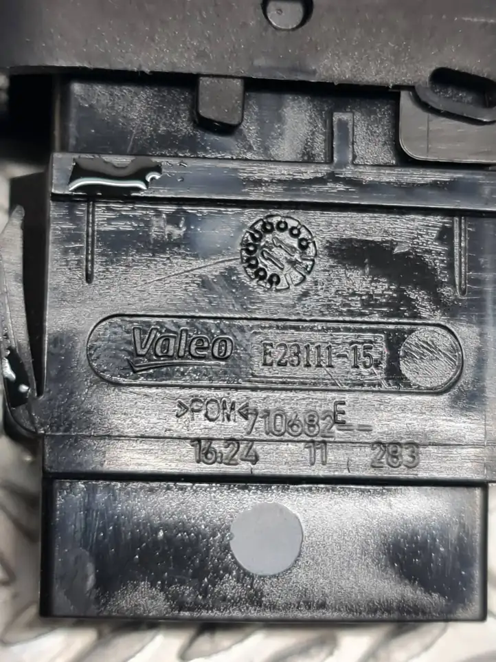 Dacia Sandero (2008 - 2012) E2311115 Кнопка обогрева стекла — фото 5