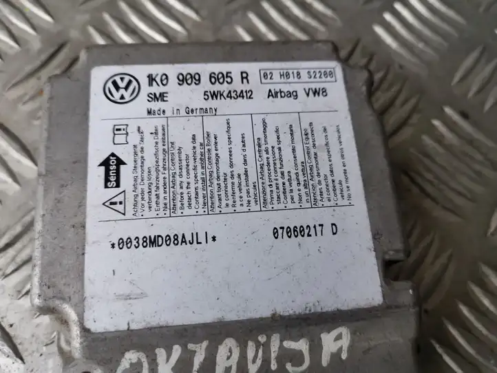 Skoda Octavia Mk2 (1Z) (2004 - 2013) 1K0909605R Блок управления SRS — фото 2