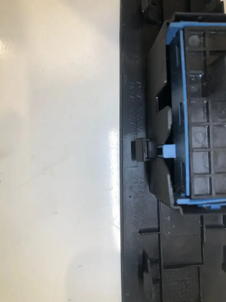Toyota Avensis T270 (2012 - 2015) 7427105060 Блок кнопок стеклоподъемников — фото 3