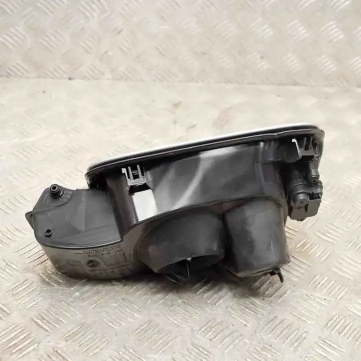 Skoda Kamiq (2019 - ) 8V0862159A Отделка лючка топливного бака — фото 2