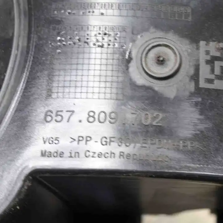 Skoda Kamiq (2019 - ) 8V0862159A Отделка лючка топливного бака — фото 6