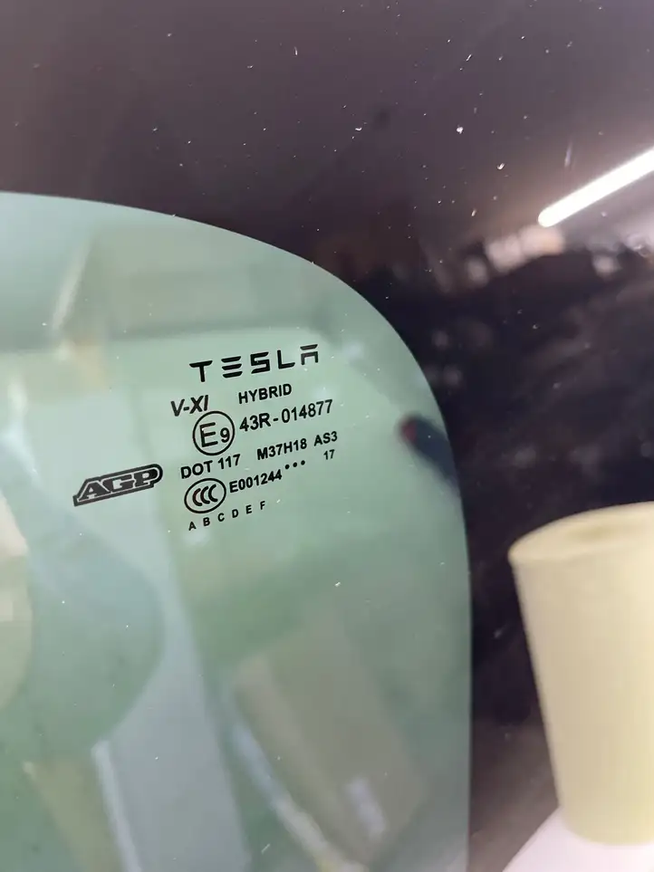 Tesla Model X (2015 - 2021) 43R014877 Стекло задней двери — фото 4