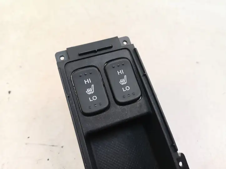 Honda CR-V (2006 - 2009) 83410SWAU010M1 Включатель обогрева — фото 2