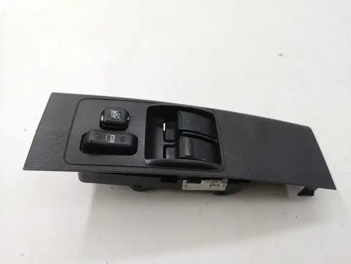 Toyota Corolla Verso AR10 (2004 - 2009) 742320F020 Кнопка стеклоподъемников — фото 1